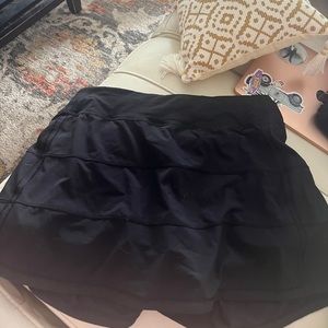 black lululemon skirt